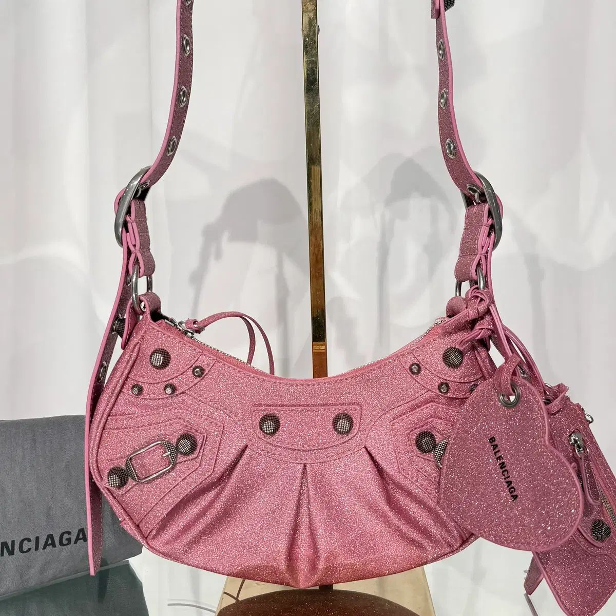 バレンシアガ ピンク ル カゴール ショルダーバッグ XS