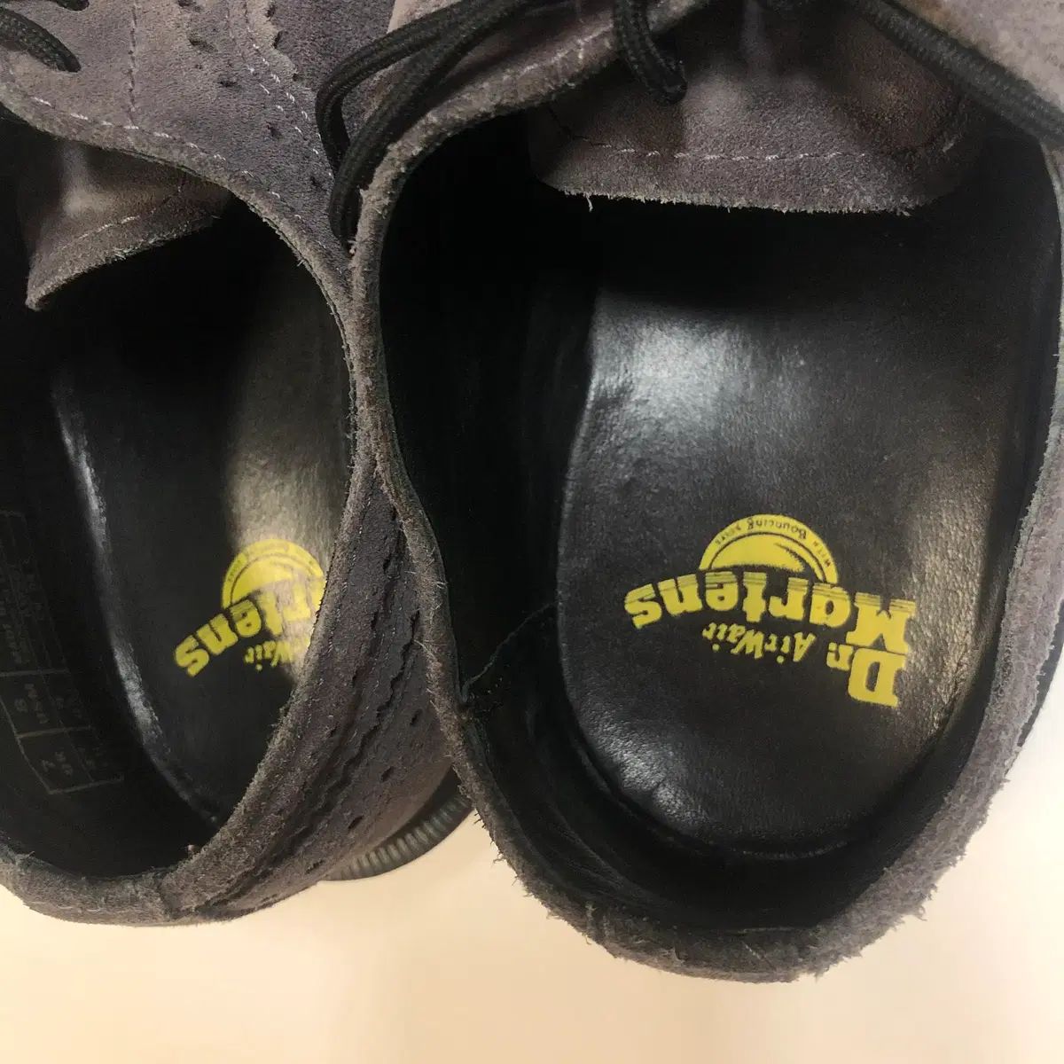 スウェード ウイングチップ