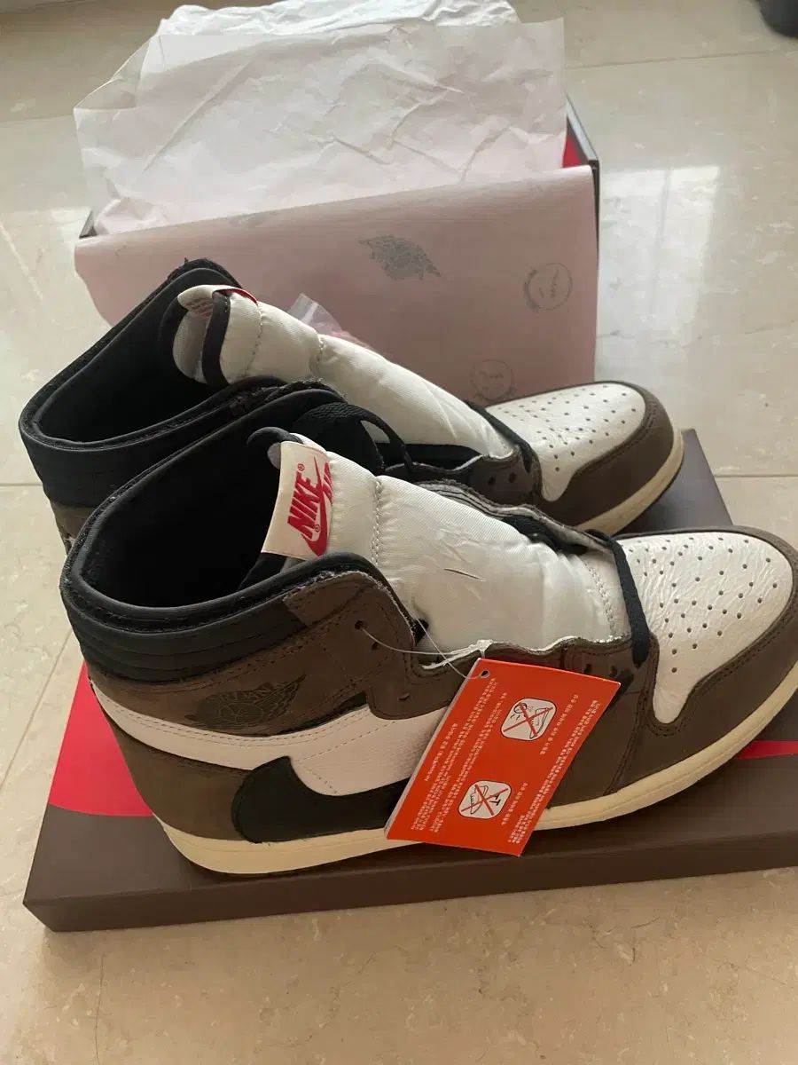 275 ナイキコリア トラヴィス スコット ハイ モカ NIKE