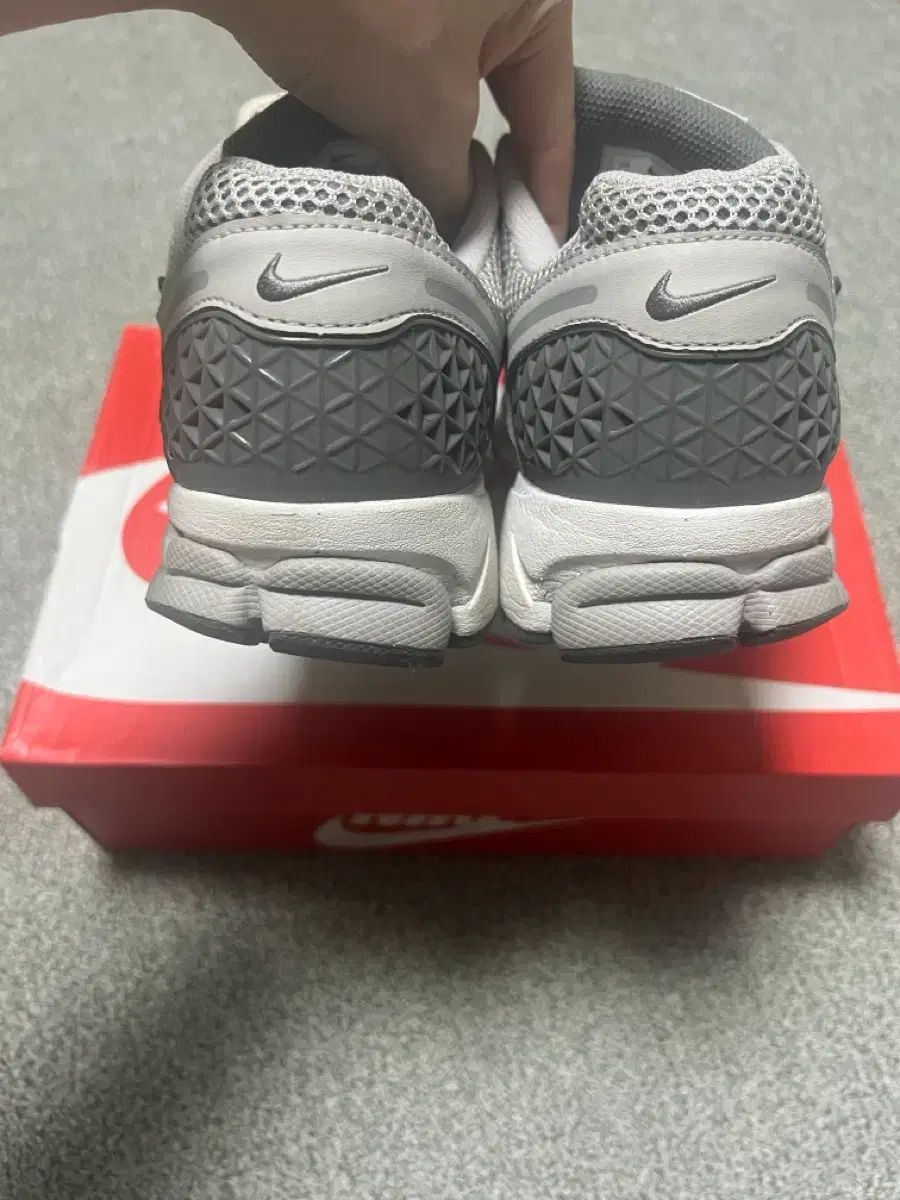  ナイキ ズーム ボメロ 5 ム ライト アイアン or アンド フラットピューター スニーカー 靴