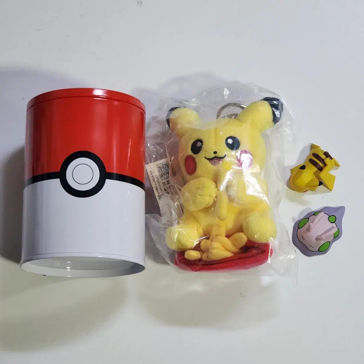 ポケモン ロッテリア ピカチュウ ぬいぐるみ キーホルダー - メルカリ