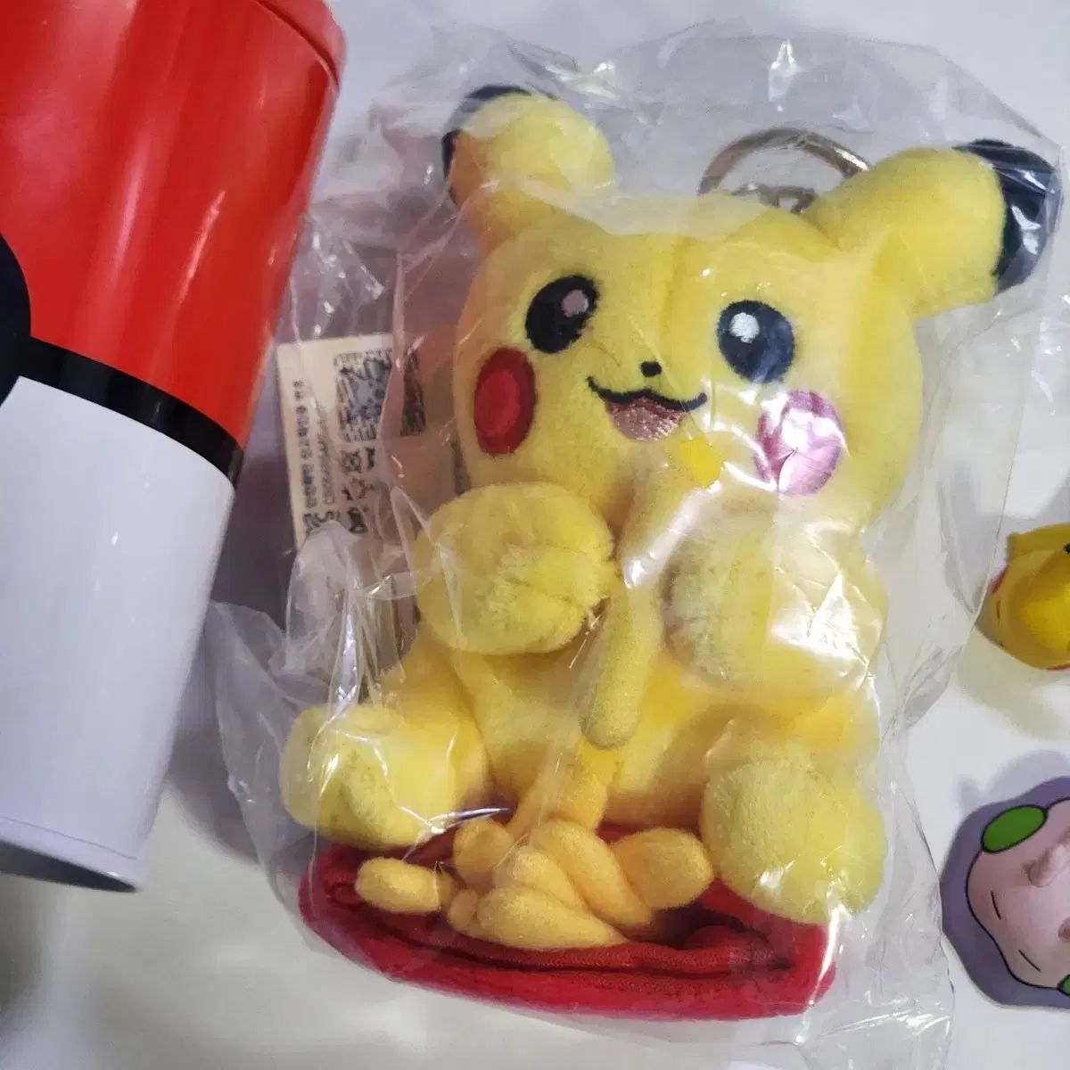 ポケモン ロッテリア ピカチュウ ぬいぐるみ キーホルダー - メルカリ