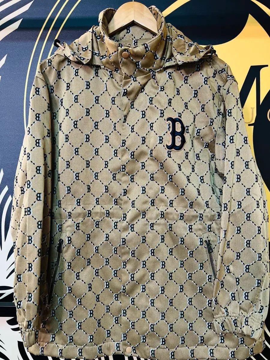 MLB レディース モノグラム フード ウィンドブレーカー スモールサイズ