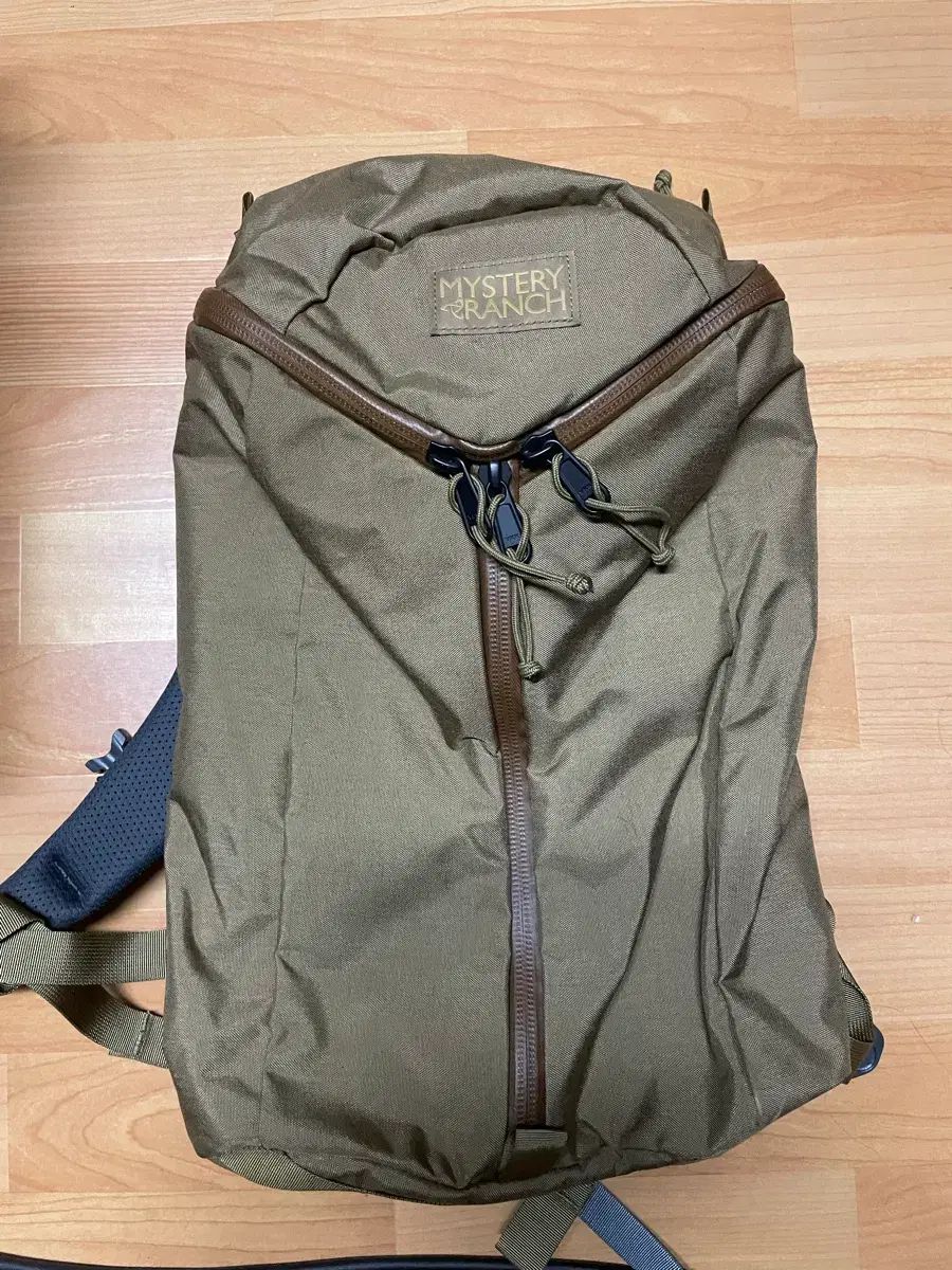 ミステリーランチ バックパック カーキ