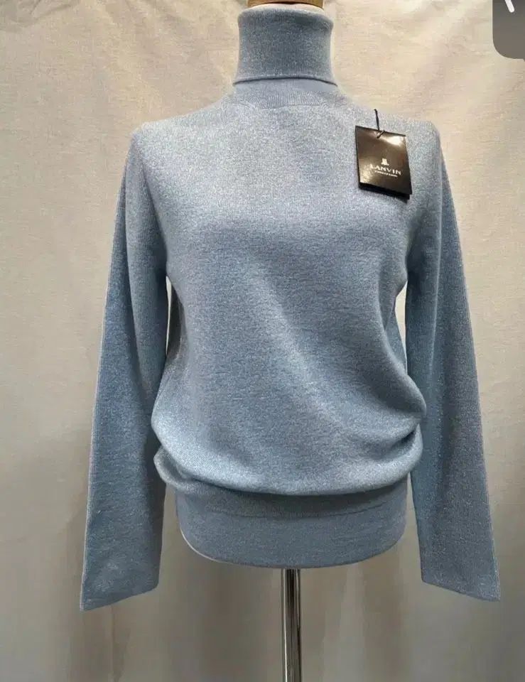 The LANVIN レディース タートルネックニット スカイブルー 90