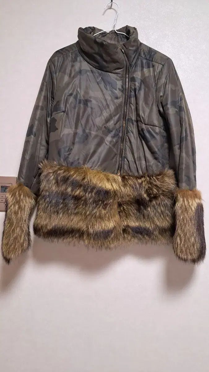 YES LONDON ダウン イタリア産 66