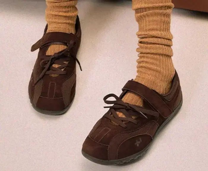 OTZ ロマリ スウェード レースアップ スニーカー ブラウン