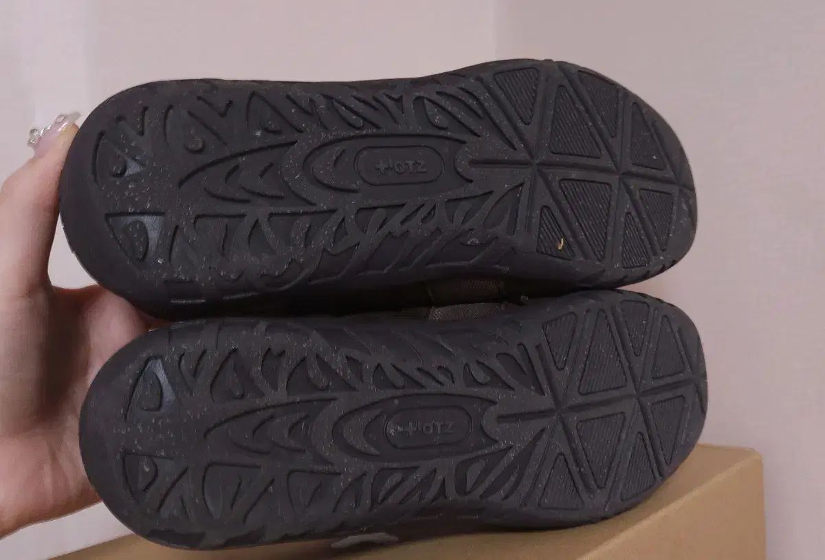 ロマリ スウェード