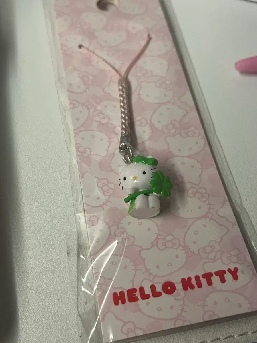 ハローキティ 四つ葉のクローバー スマートフォン 携帯 キーホルダー