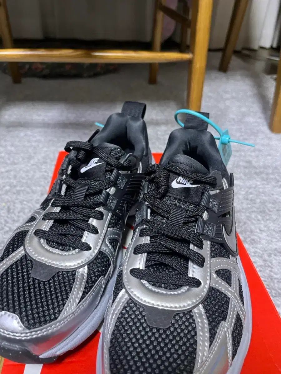 ナイキ v 2 k ラン DARK SMOKE GREY