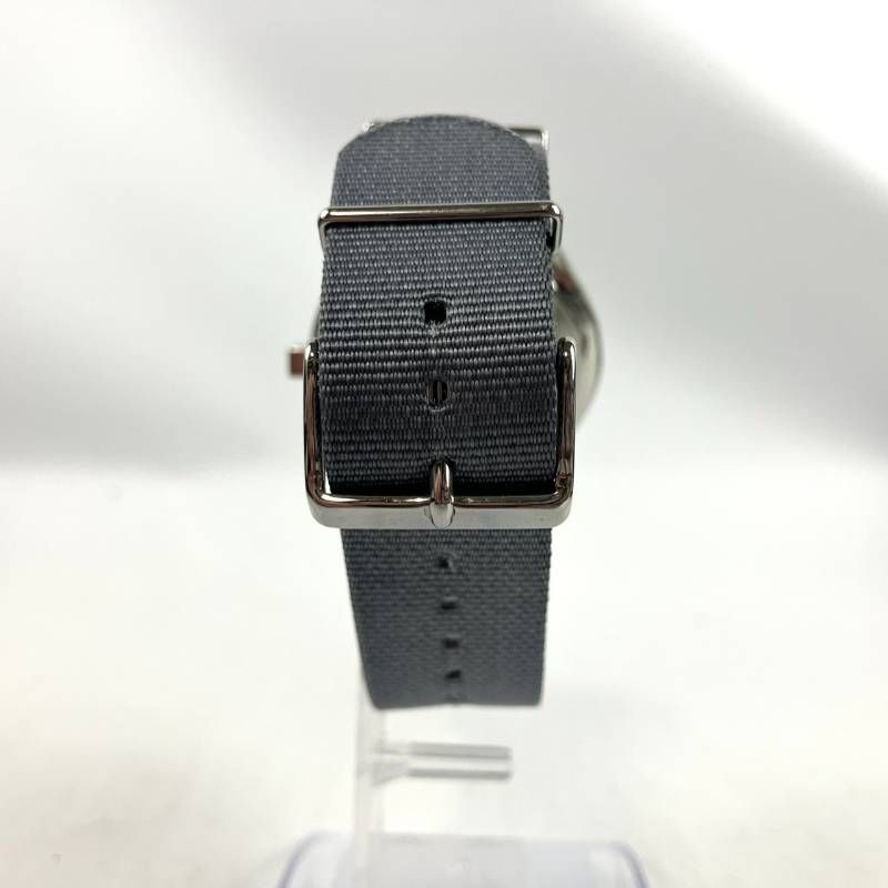 グレー文字盤 電波時計