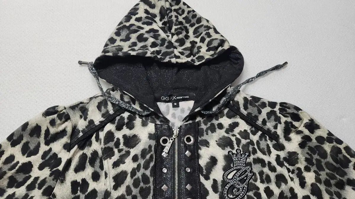 大人も着れるGUCCI ヒョウ柄トレーナー 大人も着れるGUCCI ヒョウ柄