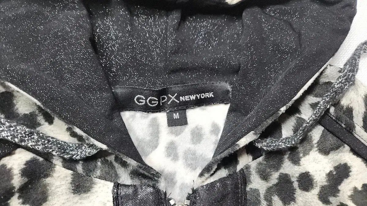 大人も着れるGUCCI ヒョウ柄トレーナー 大人も着れるGUCCI ヒョウ柄