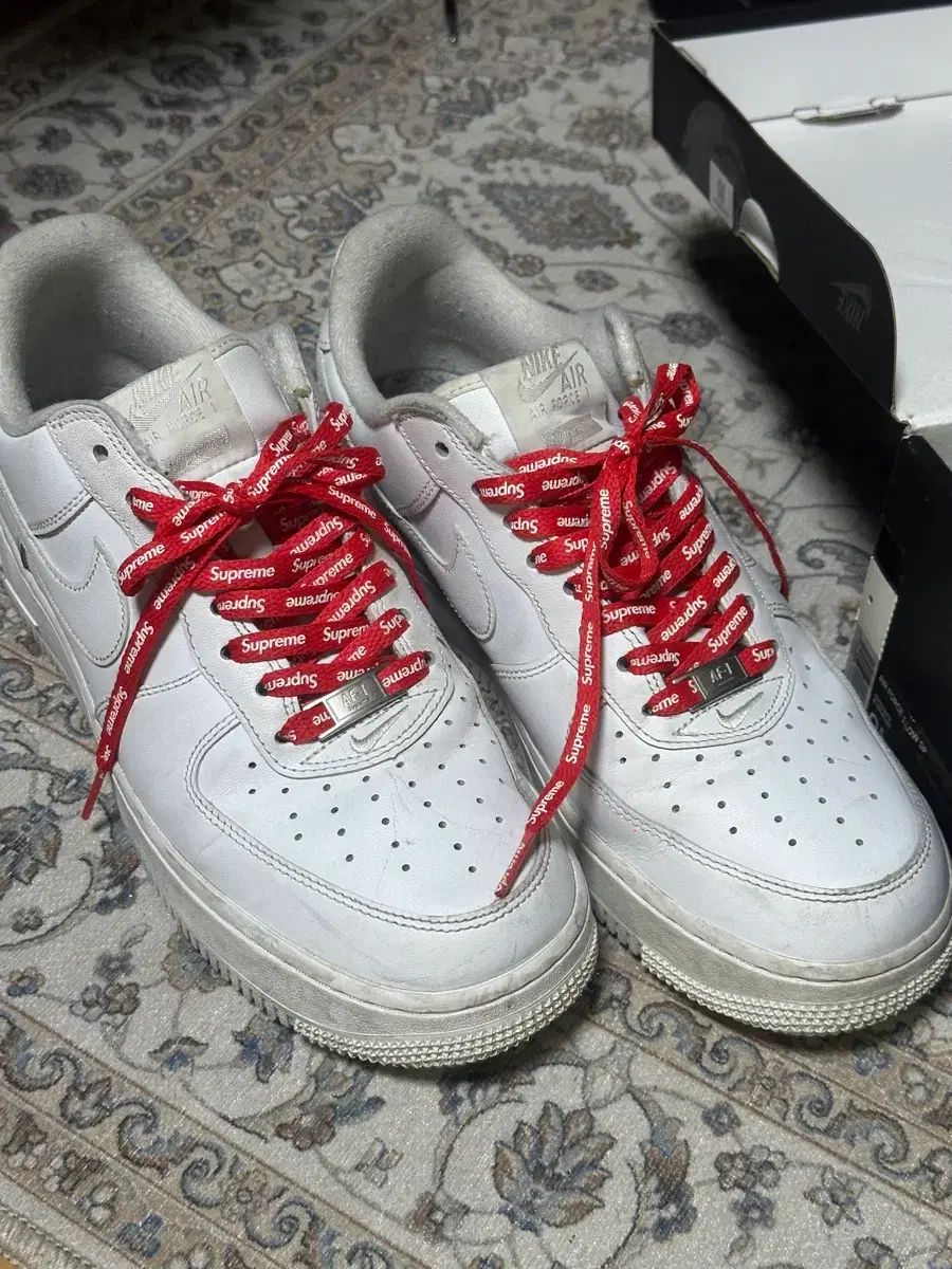 ナイキ シュプリーム エアフォース 275 白