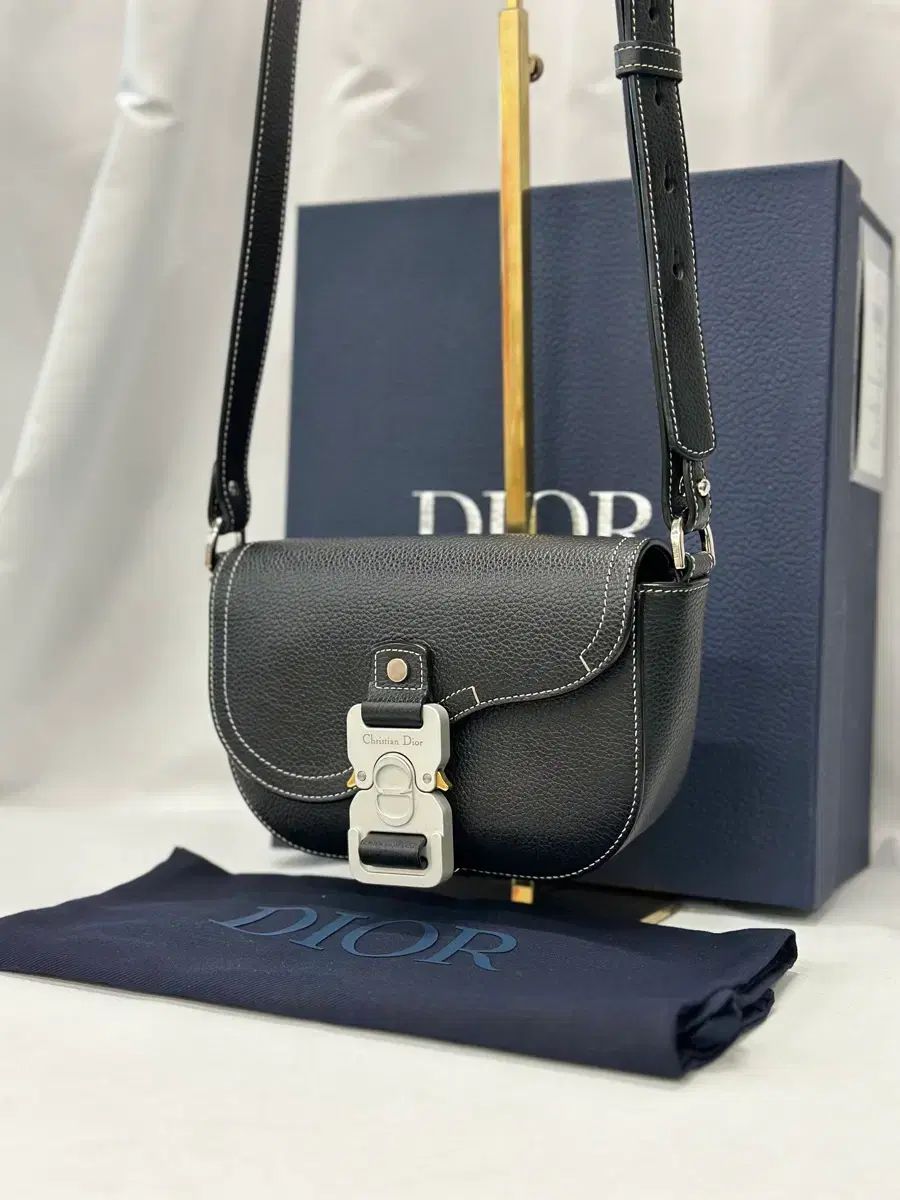 【未使用に近い】ディオール サドル フラップ付き メッセンジャーバッグ スモール DIOR | Saddle フラップ付き メッセンジャーバッグ ミニ グレインド