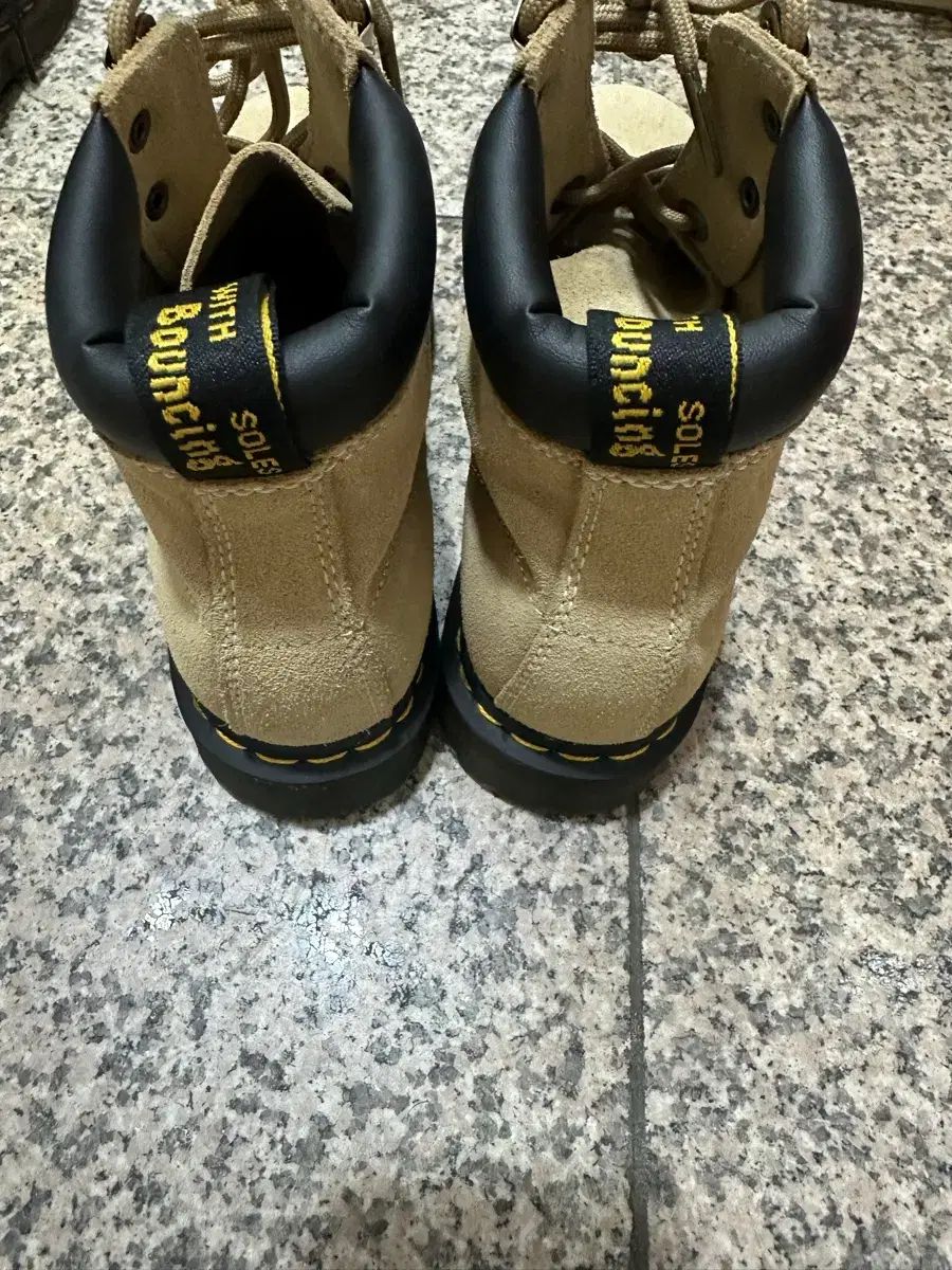 DR. MARTENS