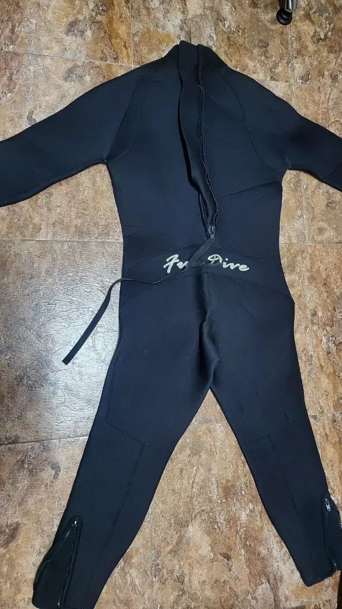 スキューバ 用品 ウェットスーツと フィン