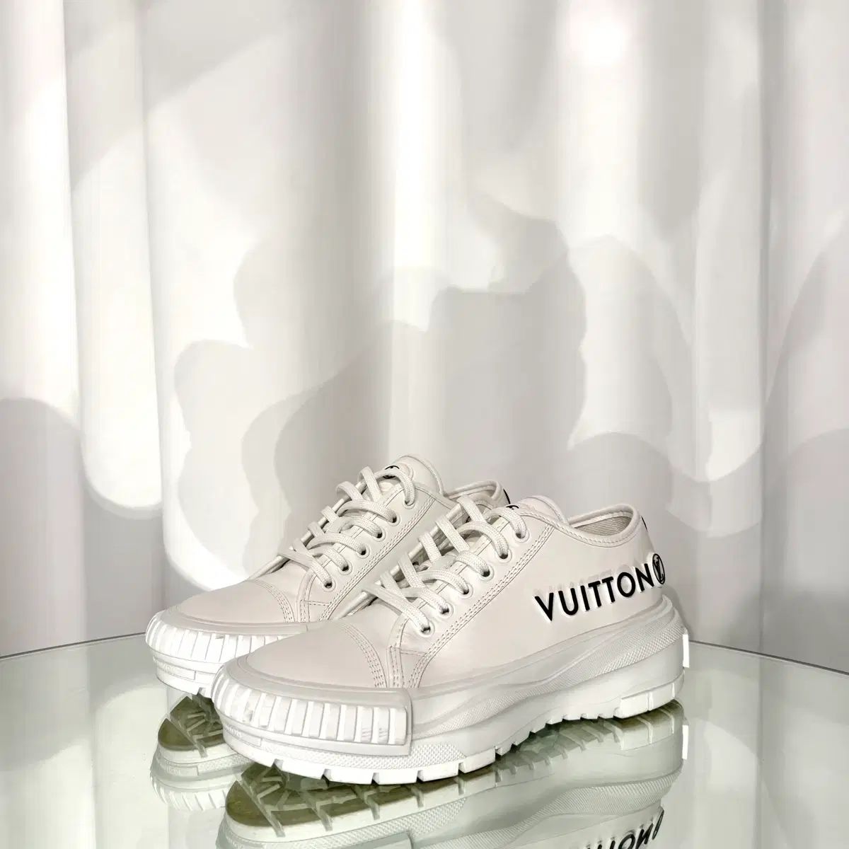 22 SS ルイヴィトン LV クアッド スニーカー