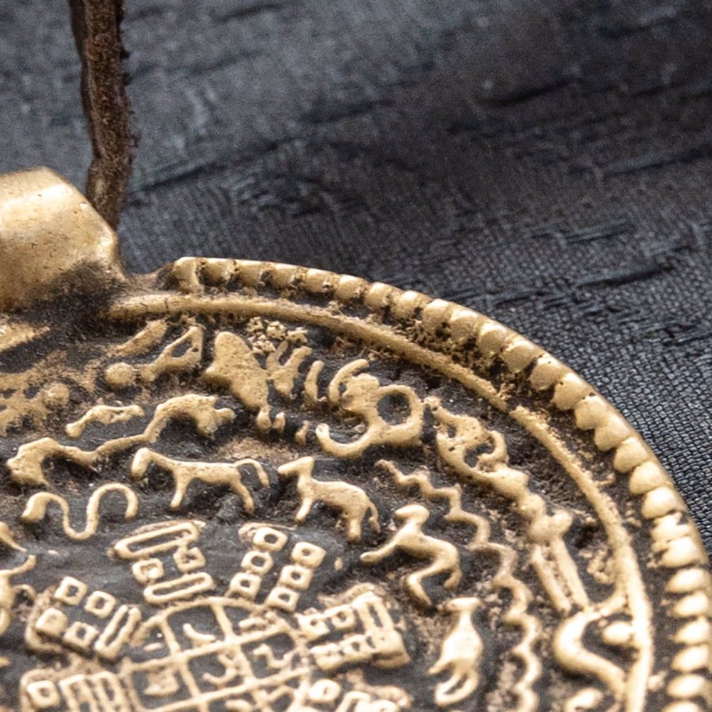 チベット仏教 カレンダーのキーホルダー&ペンダント / チベット