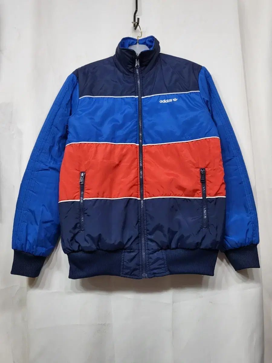 アディダス リバーシブル カラー ブロック ダウン アウター - メルカリ