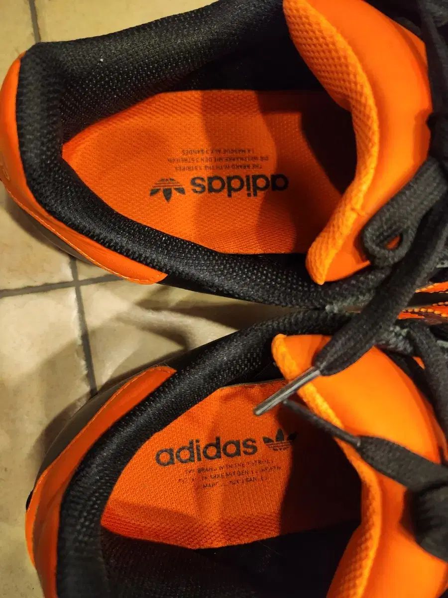 アディダス Superstar レースレス 黒|黄 スニーカー 靴 メンズ