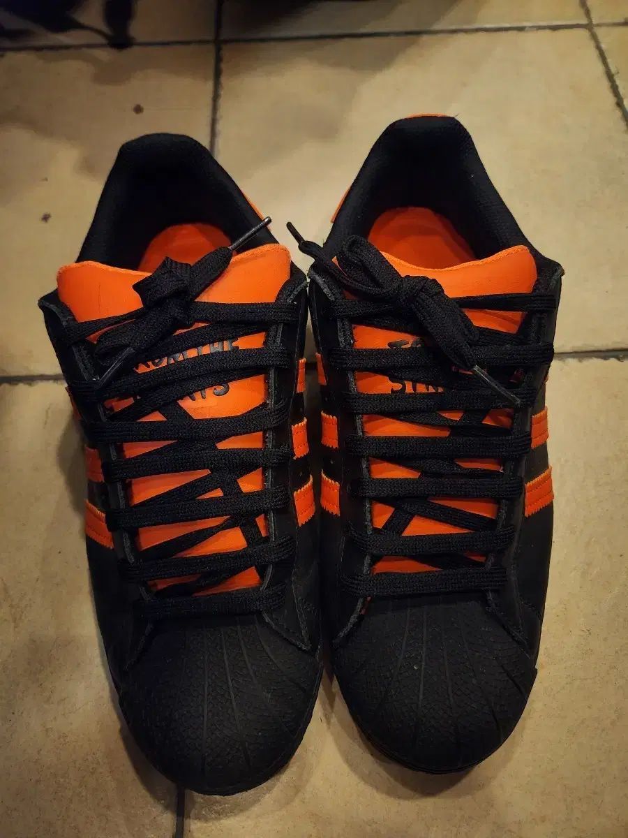 アディダス Superstar レースレス 黒|黄