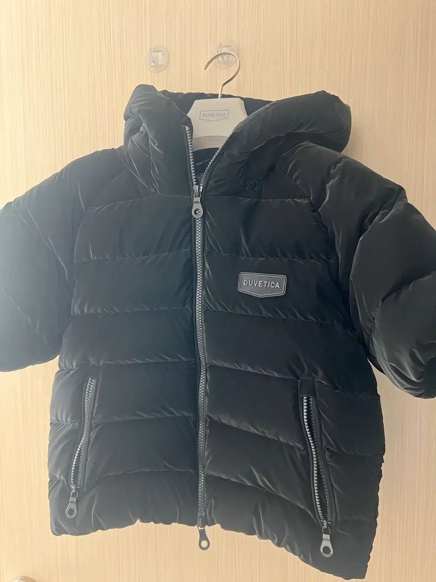 デュベティカ ブラック ダウン ベスト
