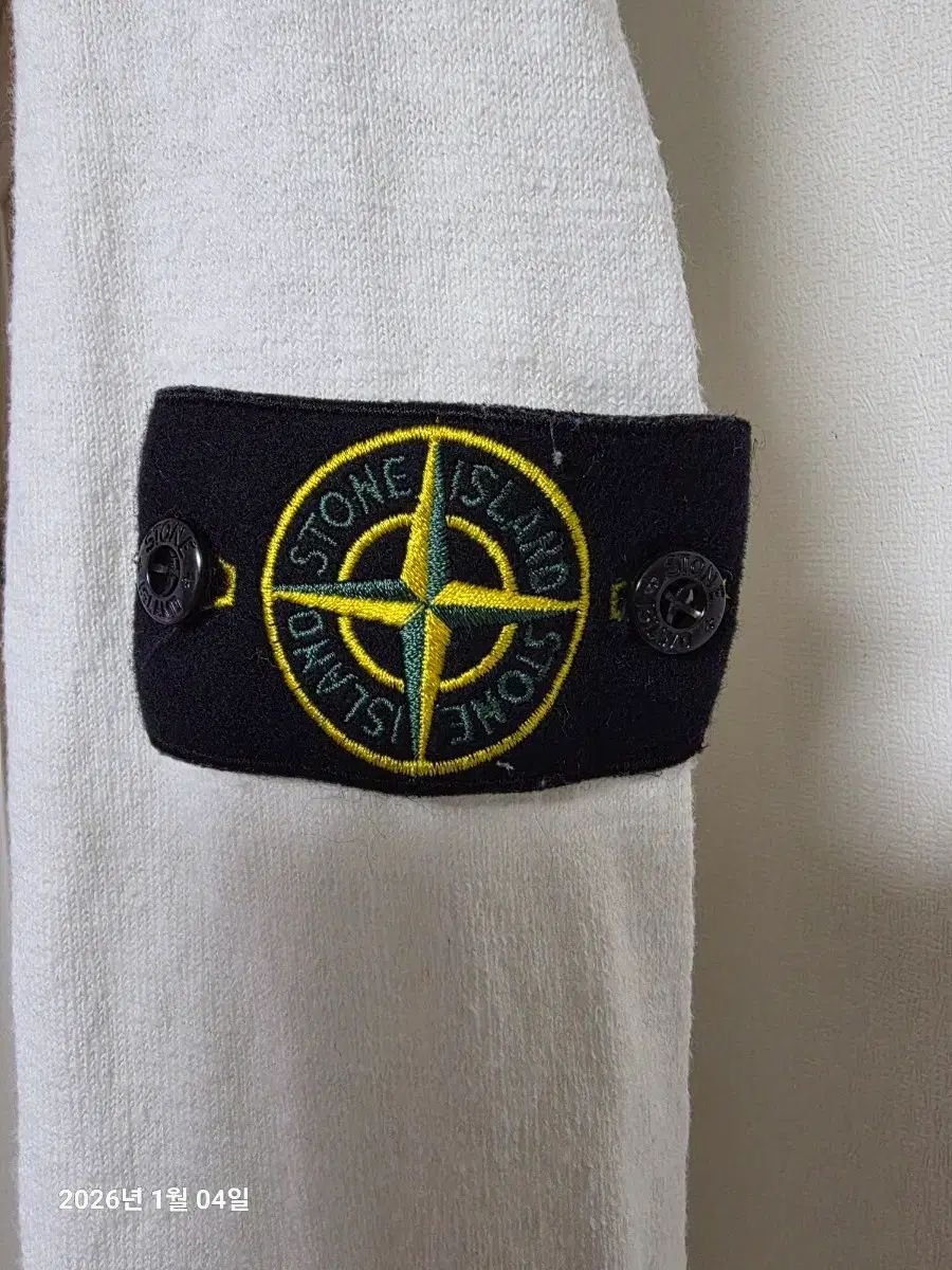 ストーンアイランド ホワイト リベット クルーネック セーター ワッペン S STONE ISLAND ストーンアイランド ワッペン クルーネック ニット 白 L