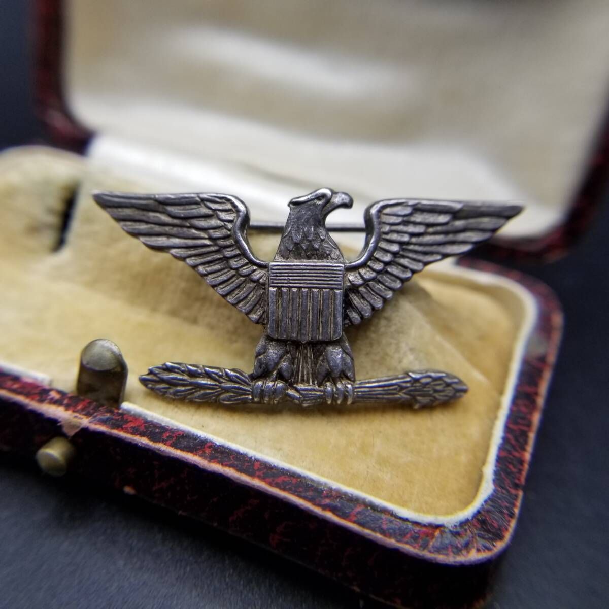 American Emblem Co of Utica社製 WWII期 ヴィンテージ ミリタリー ブローチ USMC Colonel Navy Captain ランク 位 ピン 鷲紋章 R 14-H