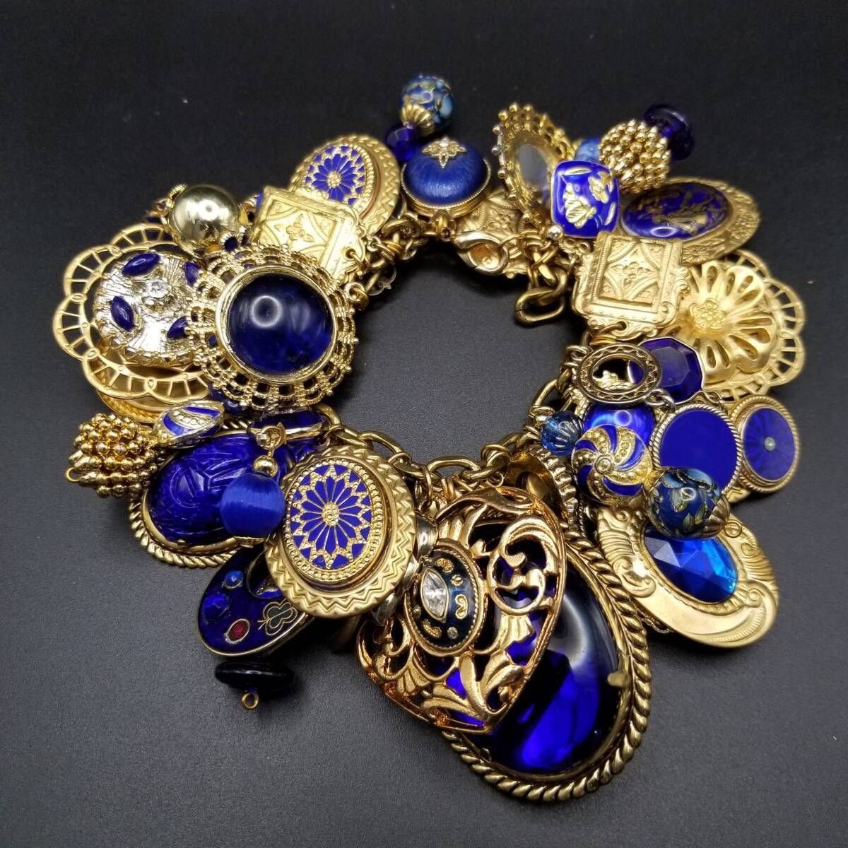 ロイヤルブルー|ゴールドトーン ビッグチャーム ヴィンテージ ブレスレット ペンダントヘッド パーツ取り クラシカル エレガント R 14-D