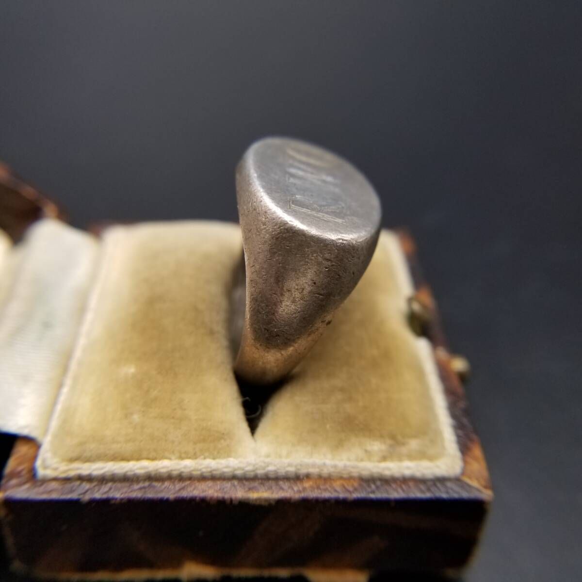 AVON イニシャルレター RWO 925 シルバー ヴィンテージ シグネット リング オーバルトップ 指輪 銀 レトロ 大ぶり 存在感 メンズ R 15-G