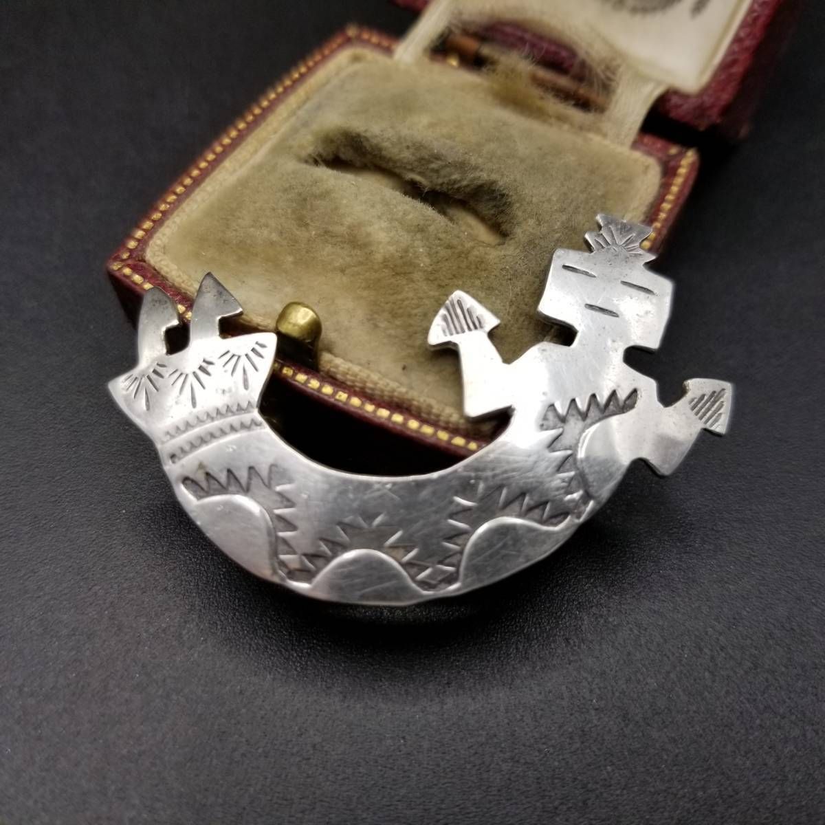 ネイティブアメリカン 作家HB カチナ 925 シルバー ヴィンテージ ブローチ スタンプワーク ホピ族 精霊 HOPI NAVAJO R 12-US