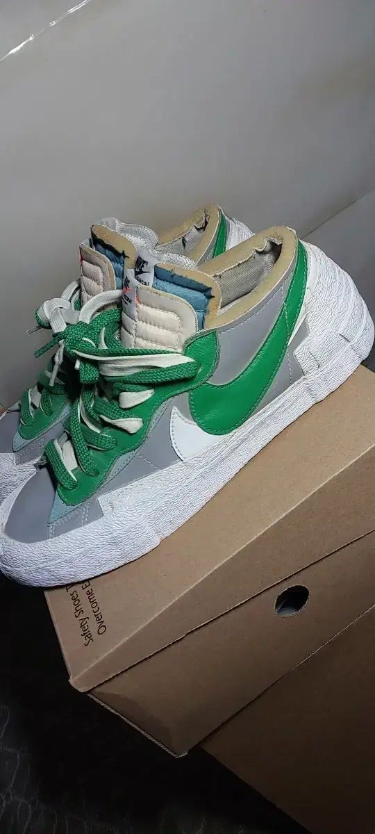 ナイキ SACAI ブレーザー ロー グリーン 270