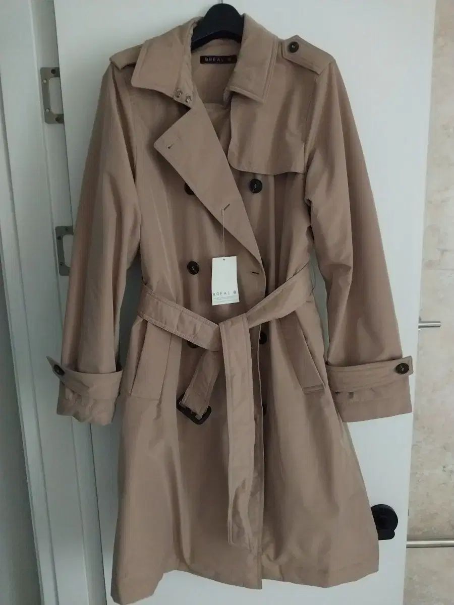 BREAL ベージュ グースダウン トレンチコート
