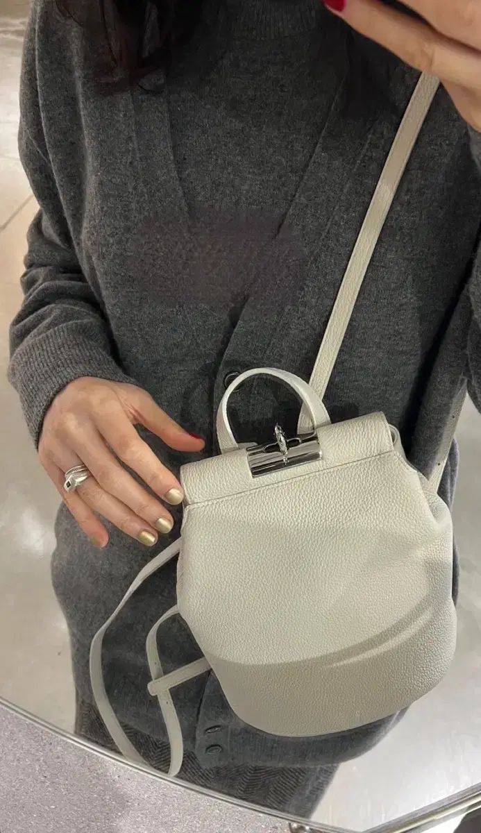 GU ジーユー グッド ミニ ロエベバッグ クリーム シルバーHARD