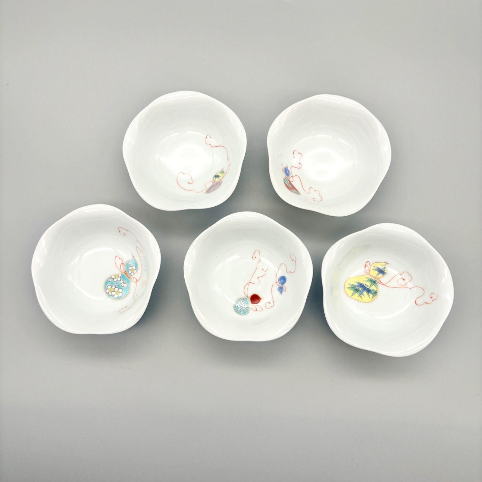 深川製磁 小鉢 花ひょうたん 皿 箱付　5皿セット　新品未使用　宮内庁御用達 Amazon.co.jp: 深川製磁 小鉢 花ひょうたん 皿 箱付 5皿セット 宮内庁