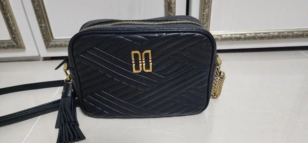 ダックスエンボスチェーン クロスバック