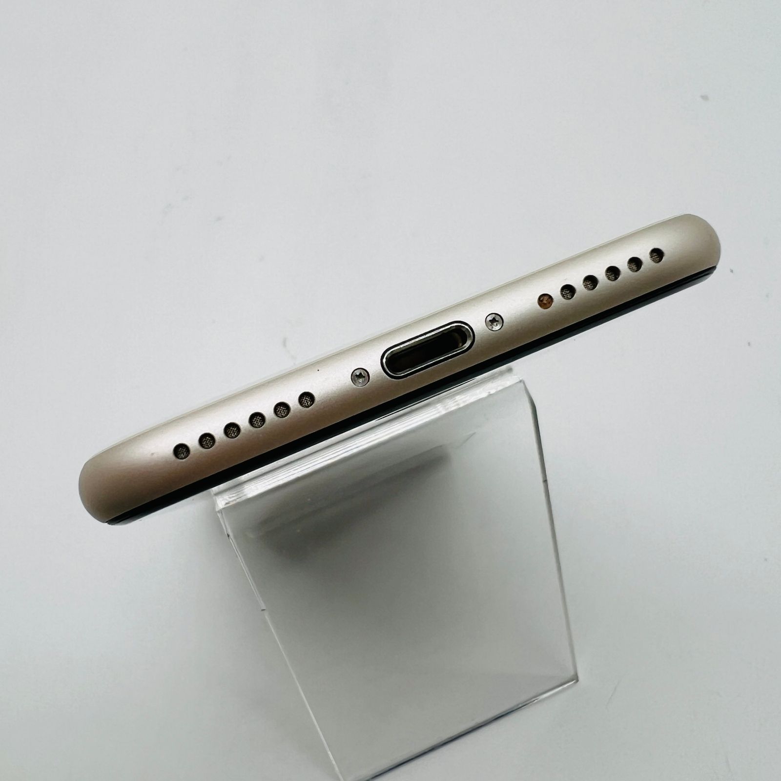 au iPhone SE3 64GB MMYD3J/A スターライト SIMロック解除済み 利用