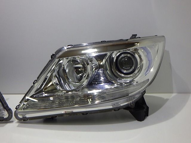 エリシオン プレステージ ヘッドライト左右 HID RR 後期 P7040 J1 RR1