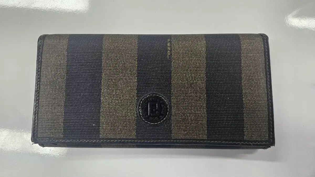 FENDI フェンディ FF ロゴ 長財布 割引 ブラック ブラウン FENDI