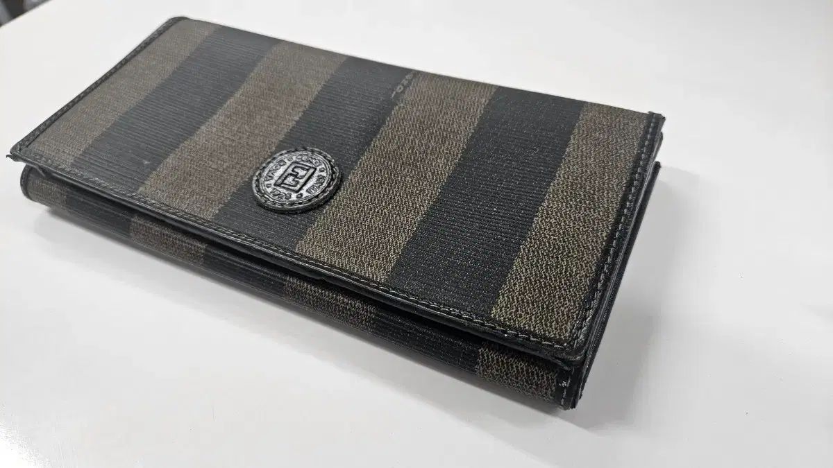 FENDI フェンディ FF ロゴ 長財布 割引 ブラック ブラウン FENDI