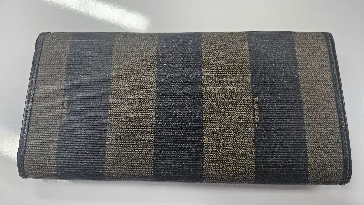 FENDI フェンディ FF ロゴ 長財布 割引 ブラック ブラウン FENDI