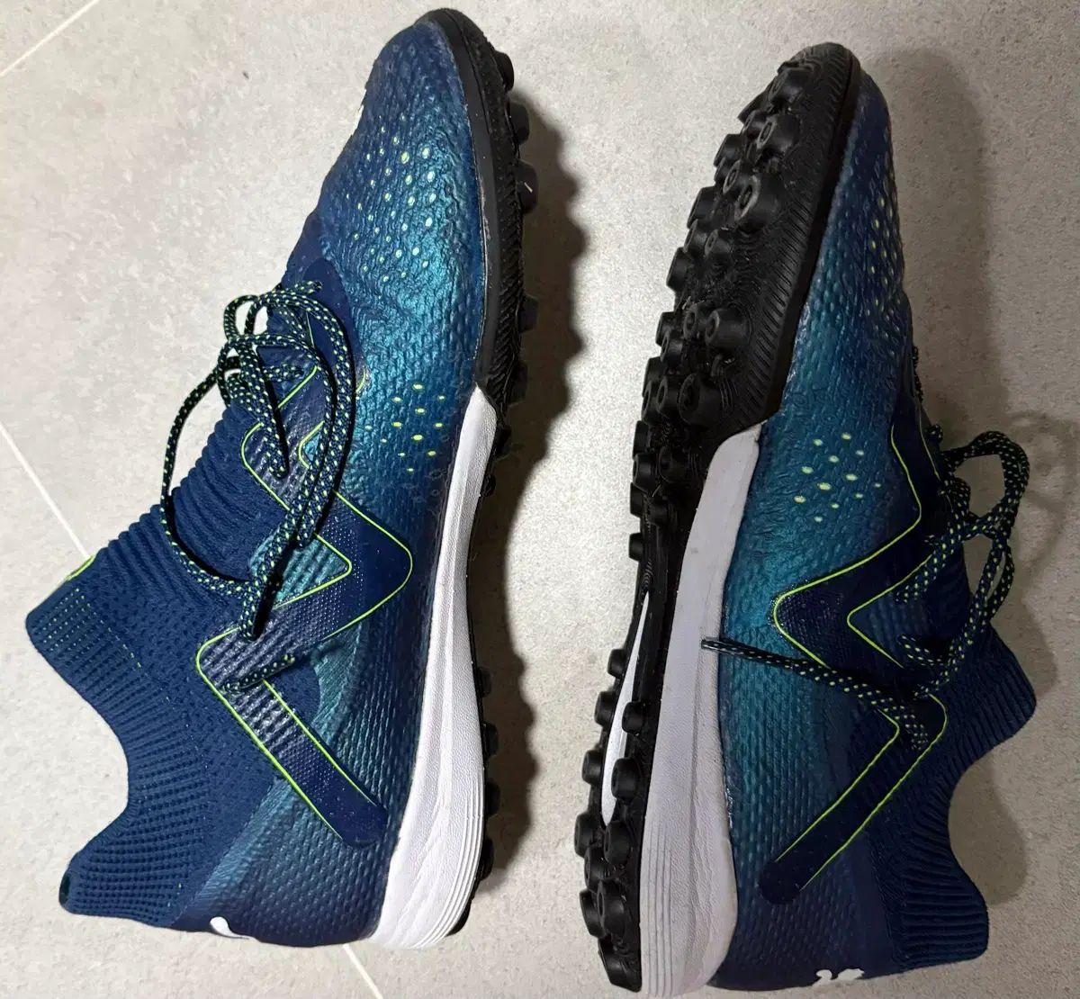 プーマ Hello Future ULTIMATE サッカーシューズ