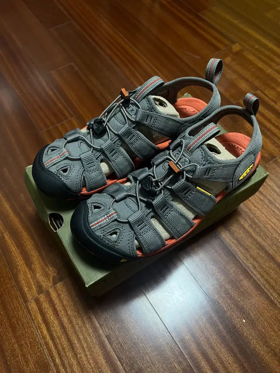 キーン 킨 クリアウォーター CNX ウォーキング サンダル