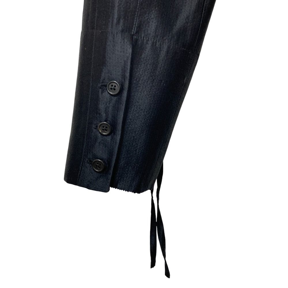 テーパードパンツ