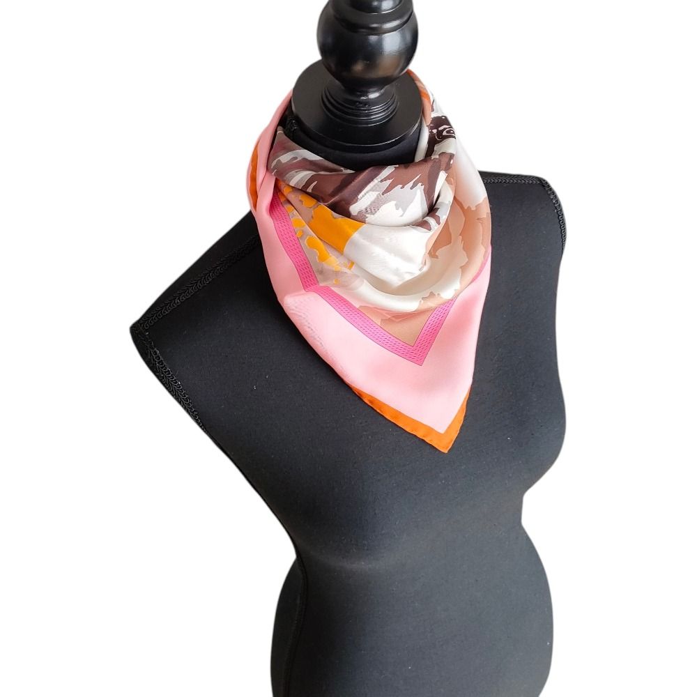  LOEWE ロエベ シルク100％ 馬 ホース柄 バンダナ スカーフ ピンク系 レディース 古着 ストール ショール 小物