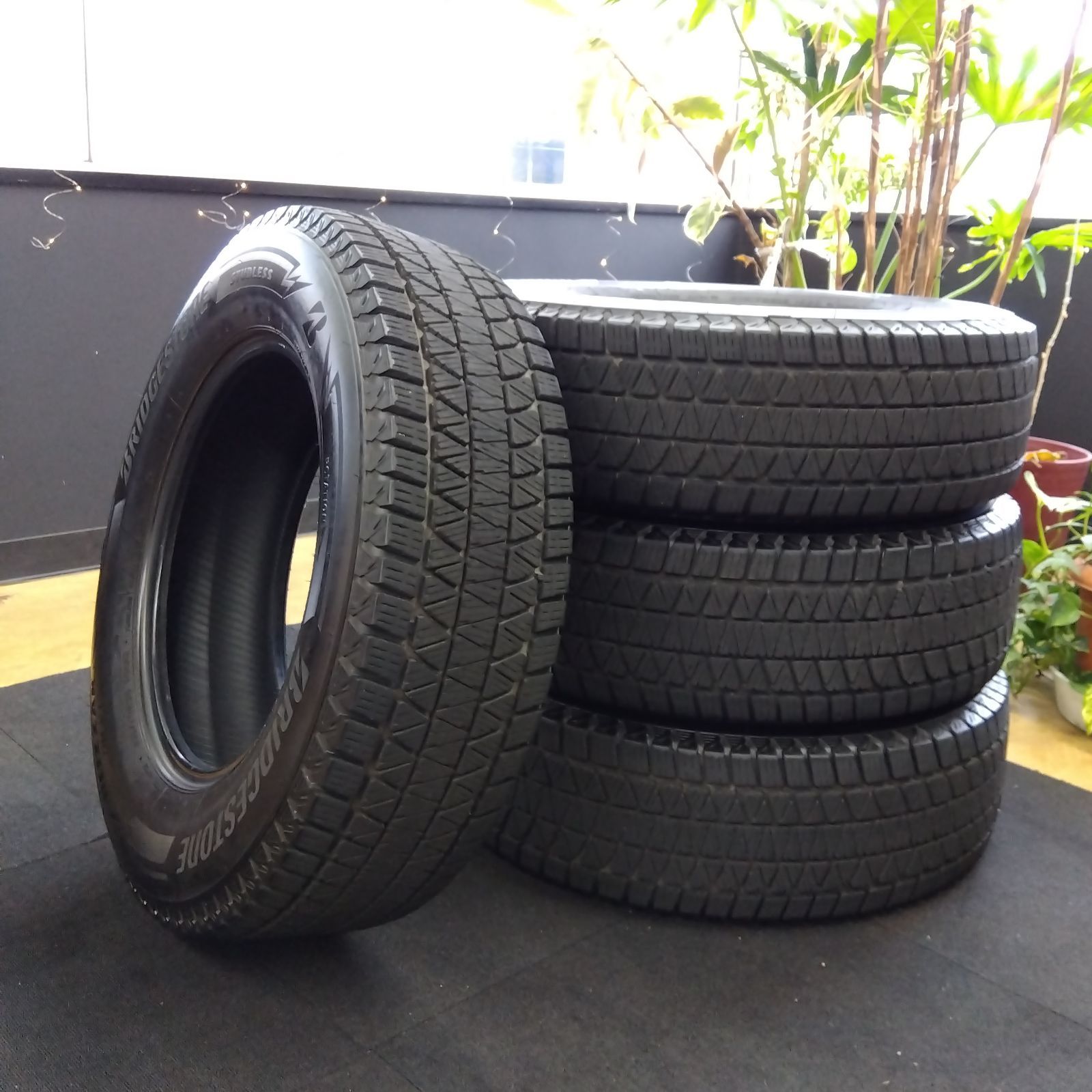 送料無料】【215/70R16】中古 スタッドレスタイヤ 4本セット