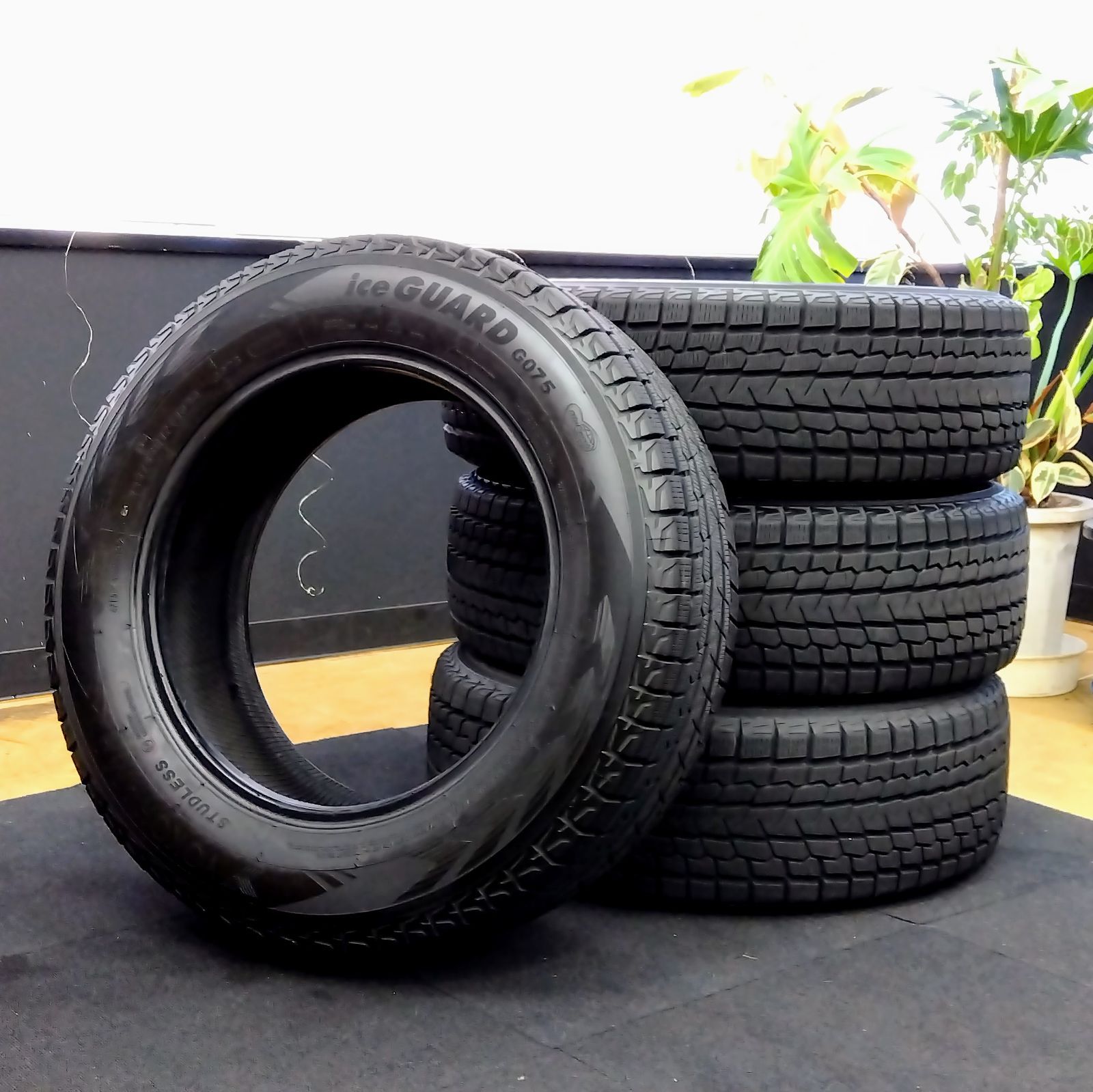 225|65 R 17 スタッドレスタイヤ ４本セット iceGUARD 17インチ 2021年製 SUV ミニバン