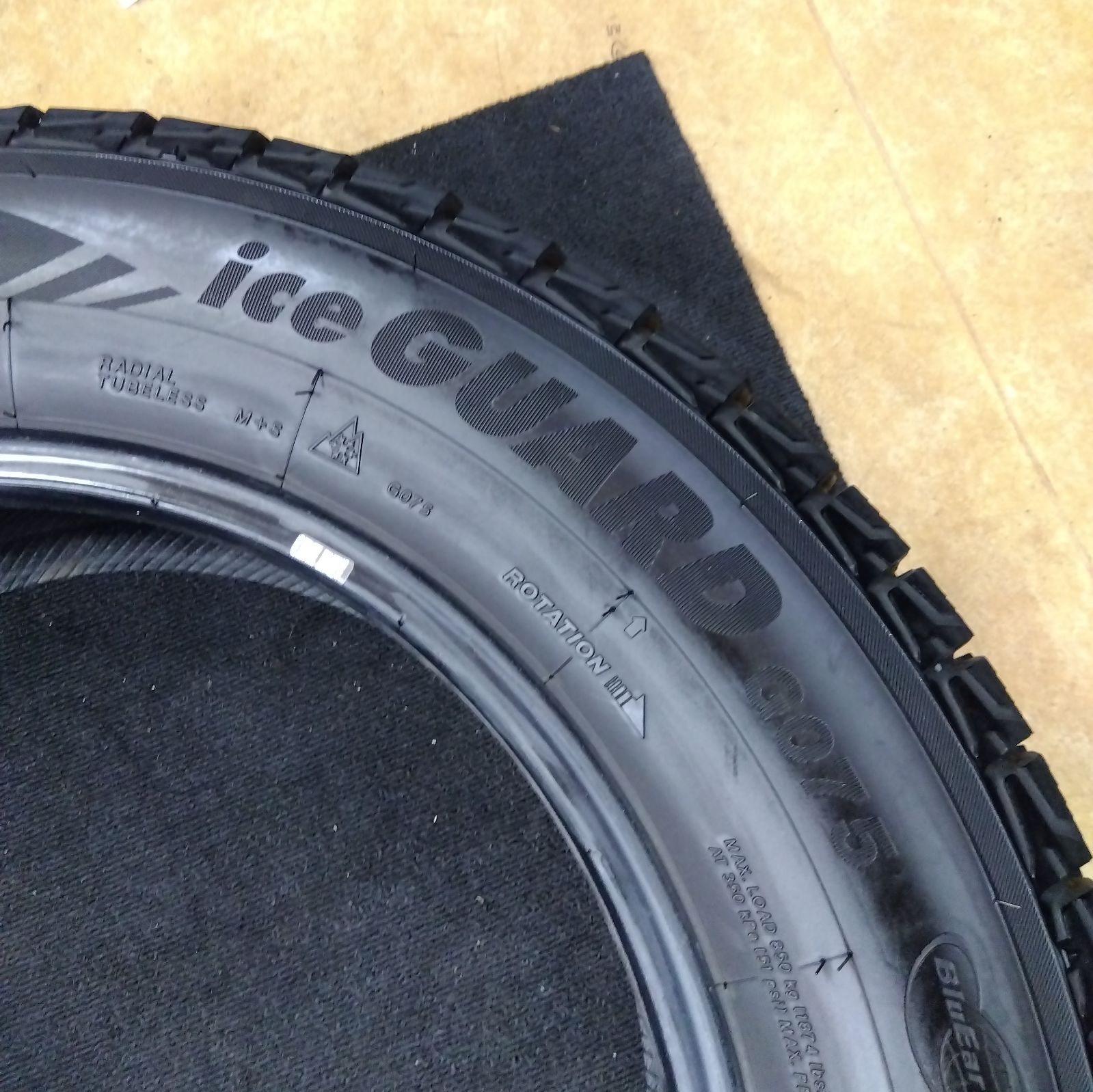  225|65 R 17 スタッドレスタイヤ ４本セット iceGUARD 17インチ 2021年製 SUV ミニバン 17インチ スタッドレス