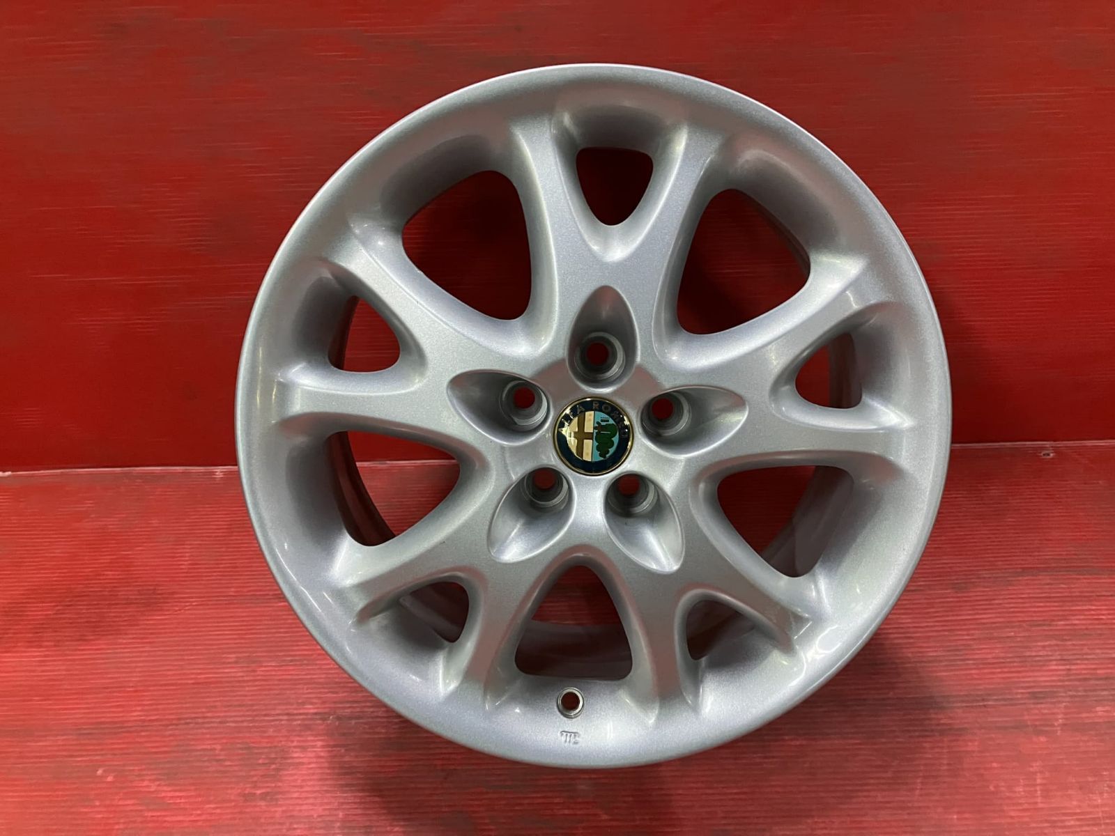 【お電話番号必須】中古ホイール[16x6.5+41.5 98/5H hub57mm アルファロメオ 147純正] 4本SET 中古ホイール[16x6.5+41.5 98/5H hub57mm アルファロメオ 147純正] 4本